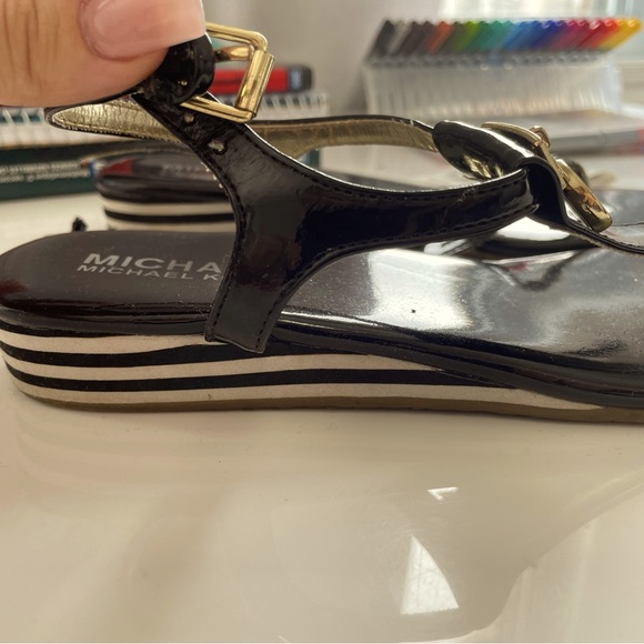 MICHEAL KORS kid’s sandals - Picture 2 of 3